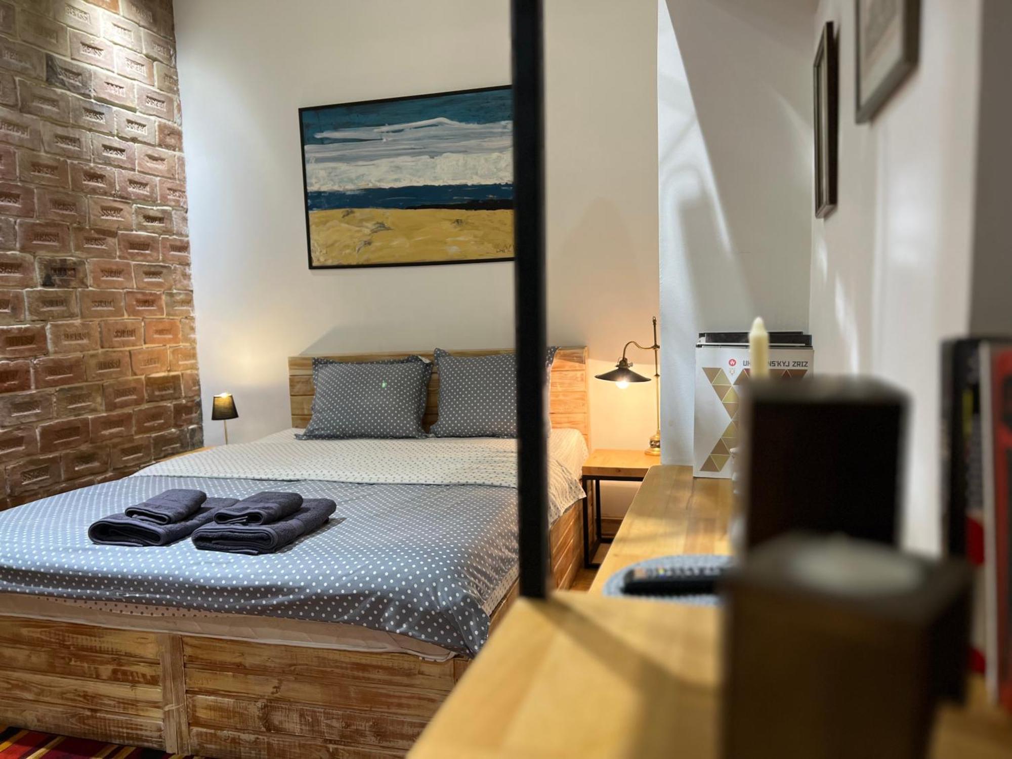 Апартаменти Loft-style On Virmenska Str *