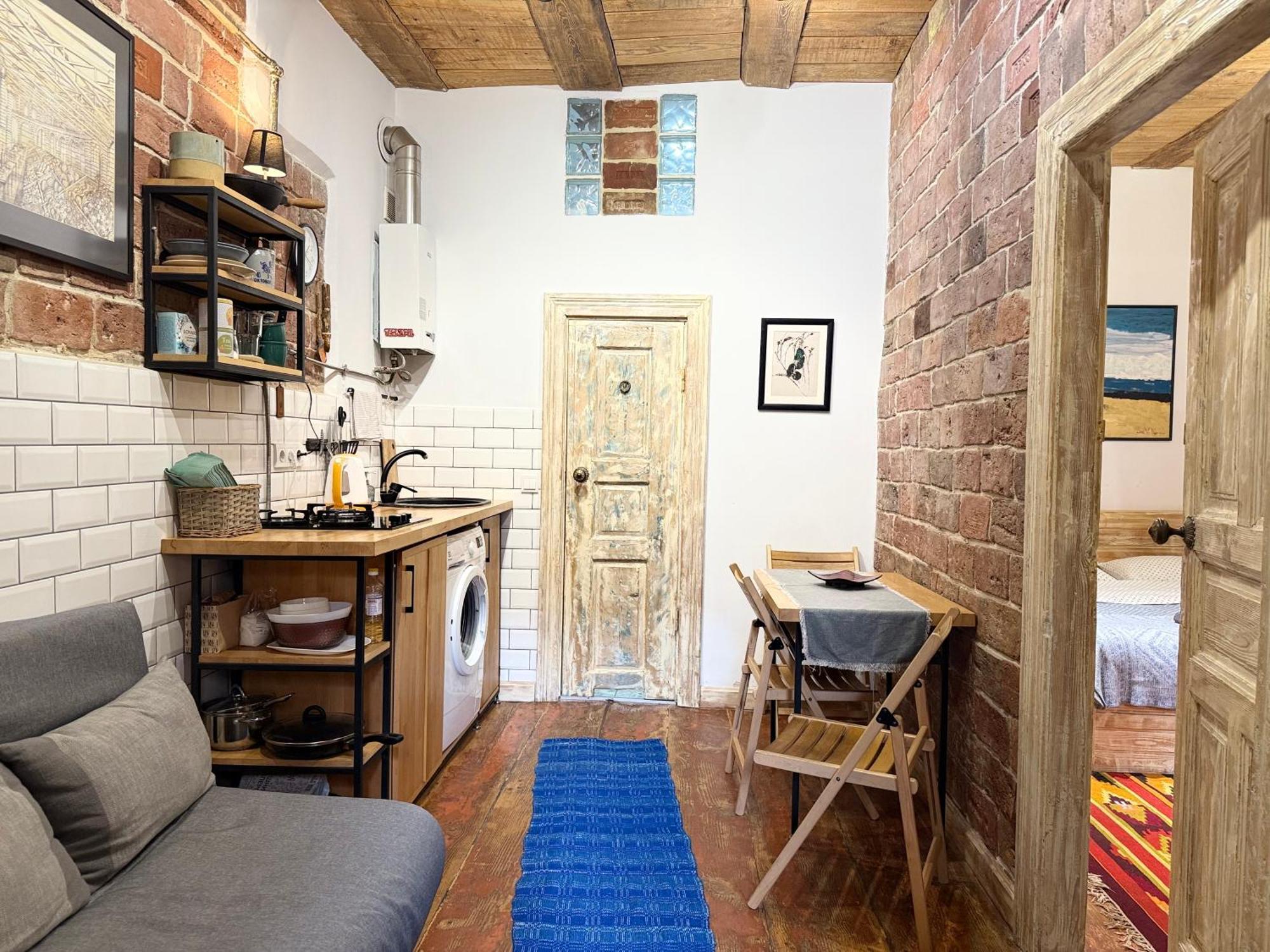 Апартаменти Loft-style On Virmenska Str